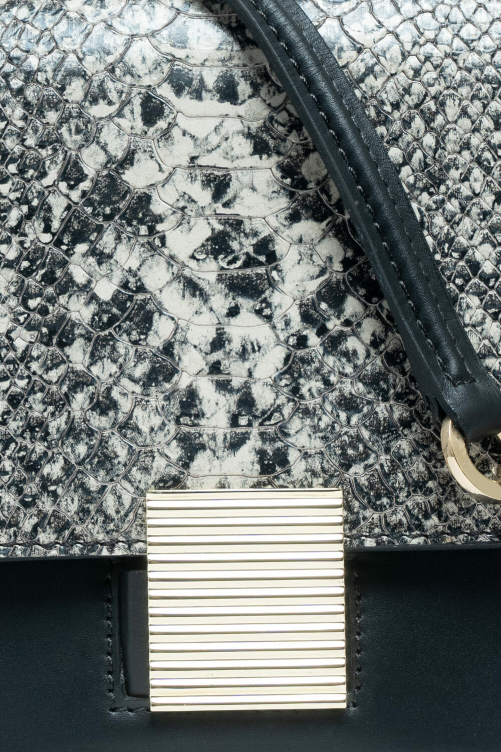 Black with Vibora Flap Maya Sling Bag - Image 5