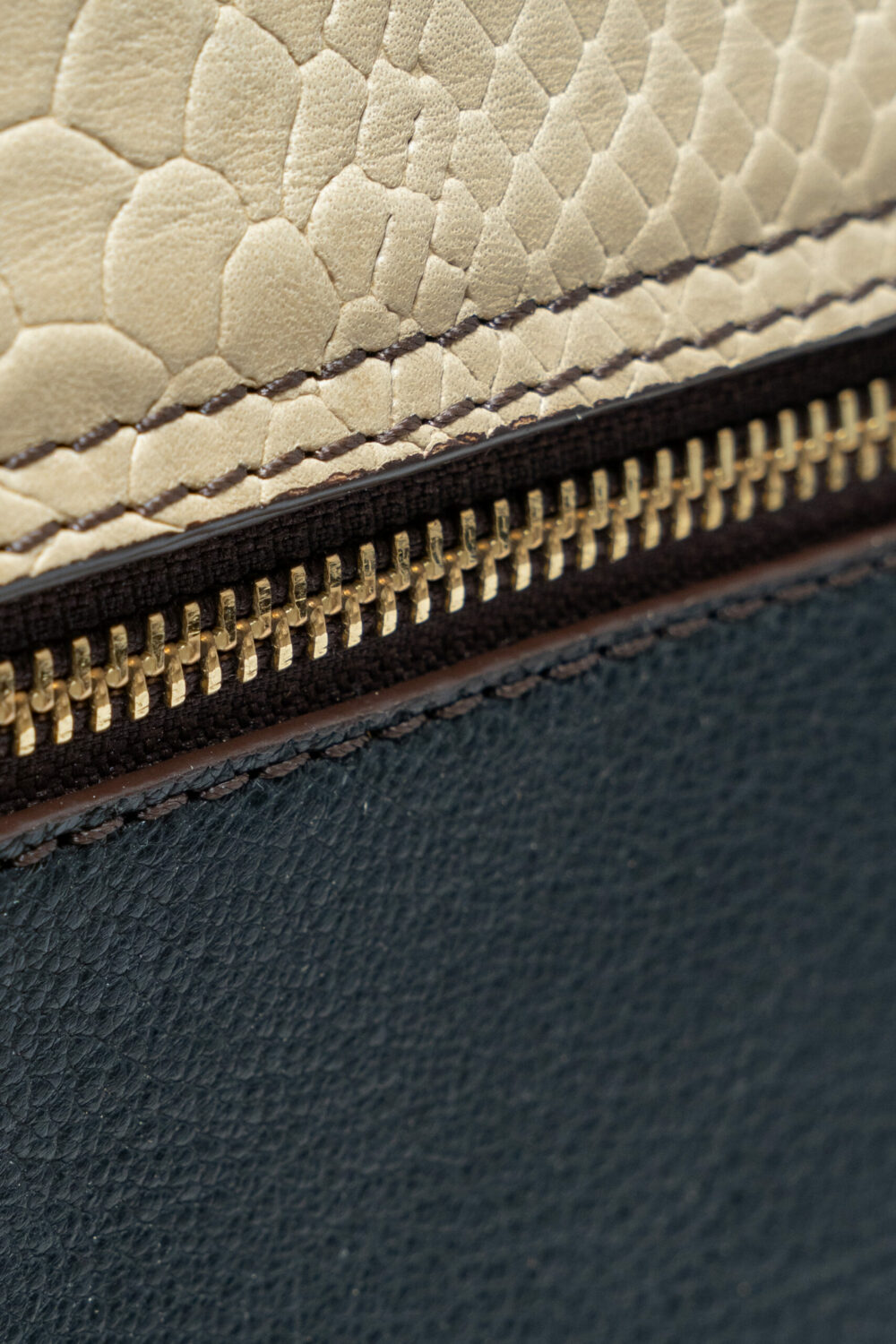 Black and Beige Handbag With Twist Lock - Image 4